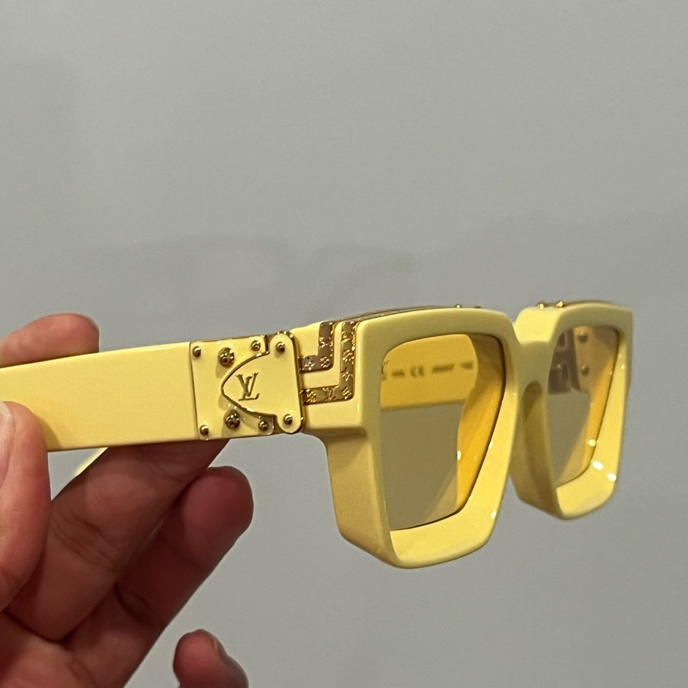 Authentic! Louis Vuitton 1.1 Millionaires Sunglasses pale Yellow
